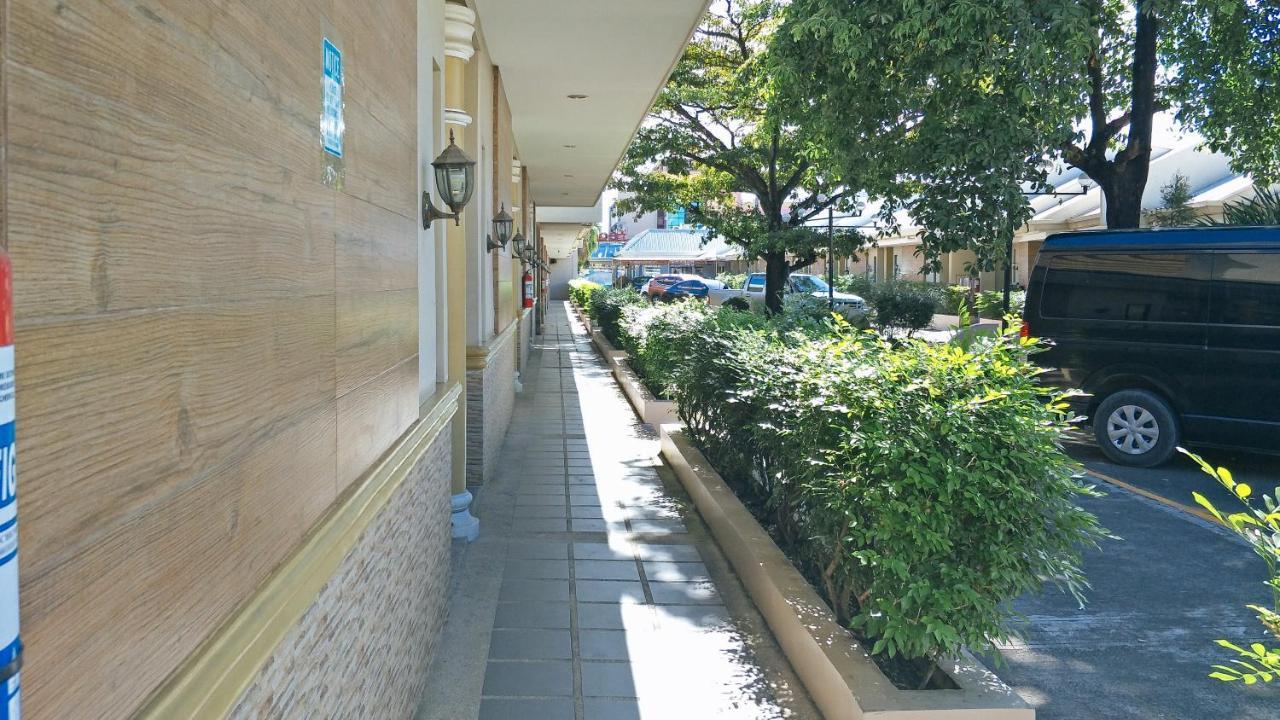 Hotel Reddoorz Premium @ Wireless Mandaue Cebu Extérieur photo